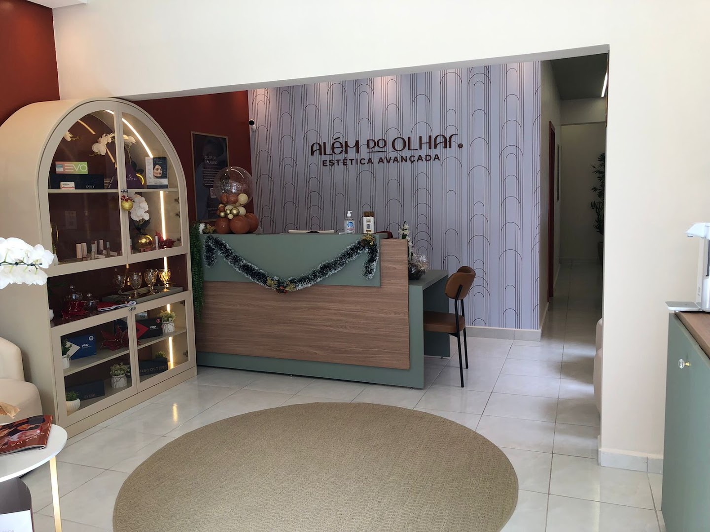 Sala de tratamento facial preparada para sessão